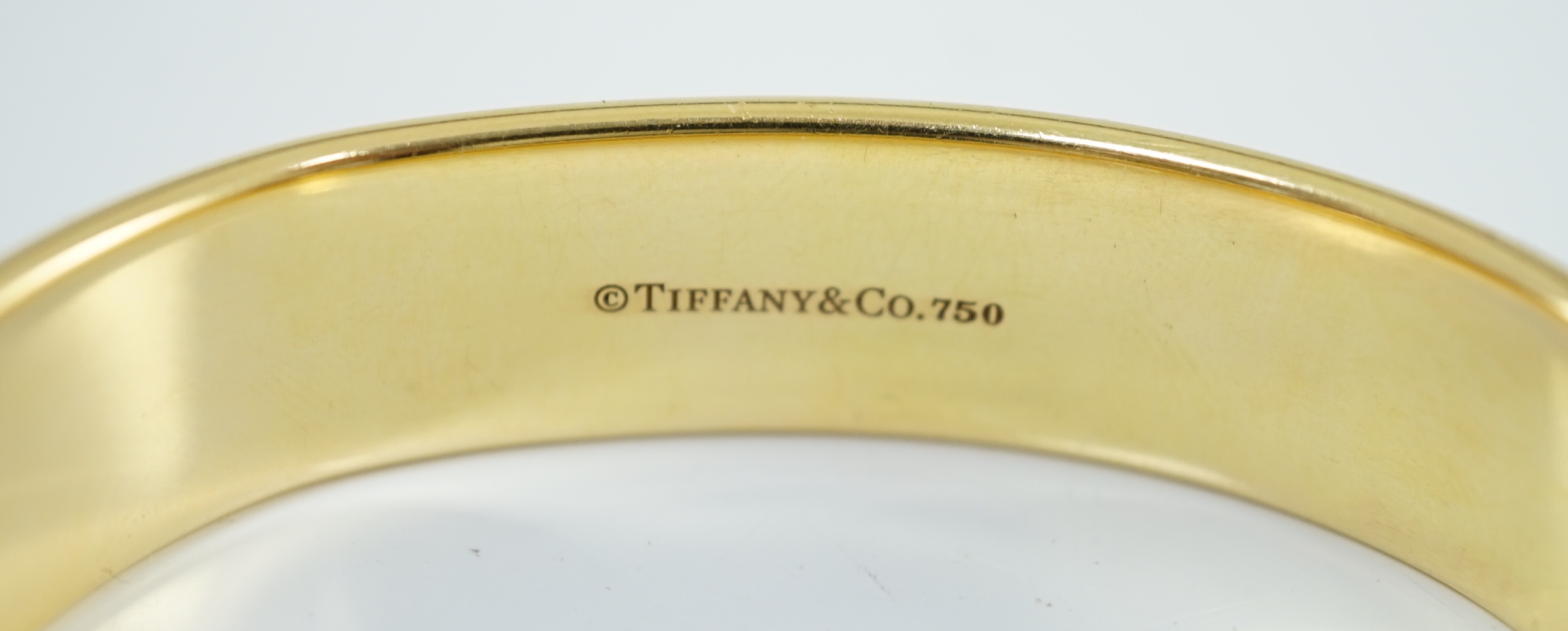 A modern heavy Tiffany & Co 18ct gold shaped bangle